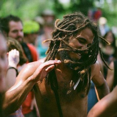 A Mi Nah Go Dreadlocks - Um Hino Reggae de Combate à Repressão com Vibração Soulful